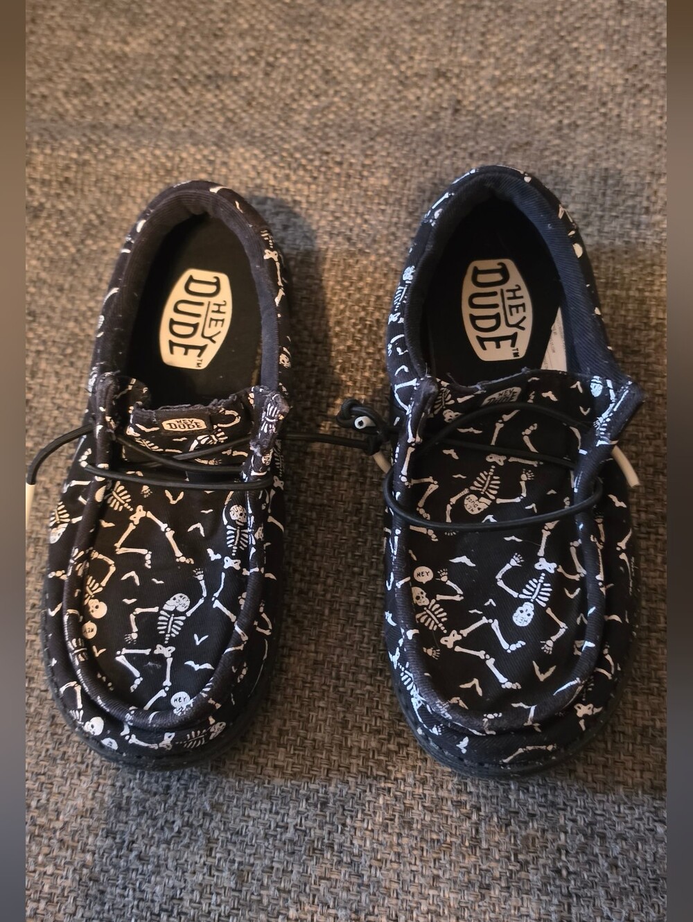 HEY DUDE Kids Halloween Black White Skelton Print Shoes Size C 13 - Picture 2 of 8